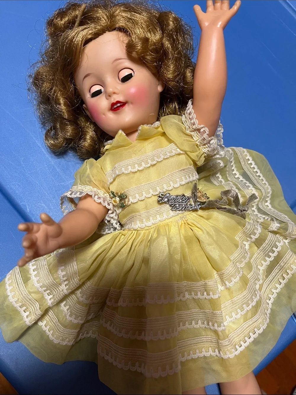 SHIRLEY TEMPLE VINTAGE DOLL Yellow dress
